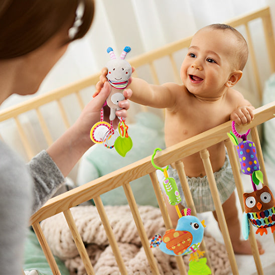 Hochets suspendus sensoriels pour bébé
